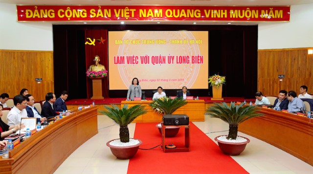 Phó Chủ tịch Thường trực Nguyễn Ngọc Tuấn dự buổi làm việc của Ban Tổ chức Trung ương khảo sát đổi mới công tác đánh giá cán bộ tại Long Biên